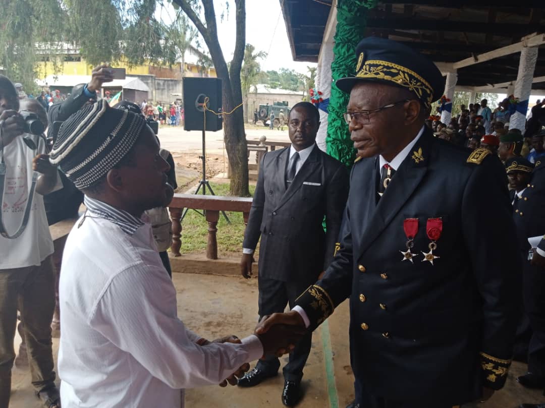 HonneurFidelite's tweet photo. Mr Ekeom Polycarb an ex fighter stole the show and had a standing ovation when he took the floor today to convince his misled brethren to drop their weapons, join the DDR for an eventual reintegration of normal life
#MashFire
#WinningFatly 🇨🇲 https://t.co/64QNvt1eR0