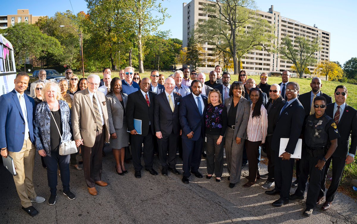 Thank you, @KennyYuko, <a href="/KentKSmith/">Kent Smith</a> &amp; <a href="/CityOfEastCLEOh/">City of East Cleveland, Ohio USA</a>, for welcoming us for a discussion and tour to learn about the city’s prime redevelopment opportunities. There's a lot happening in #Ohio and #NEOhio. By working together, we will make the most of it!

#OhioFindItHere