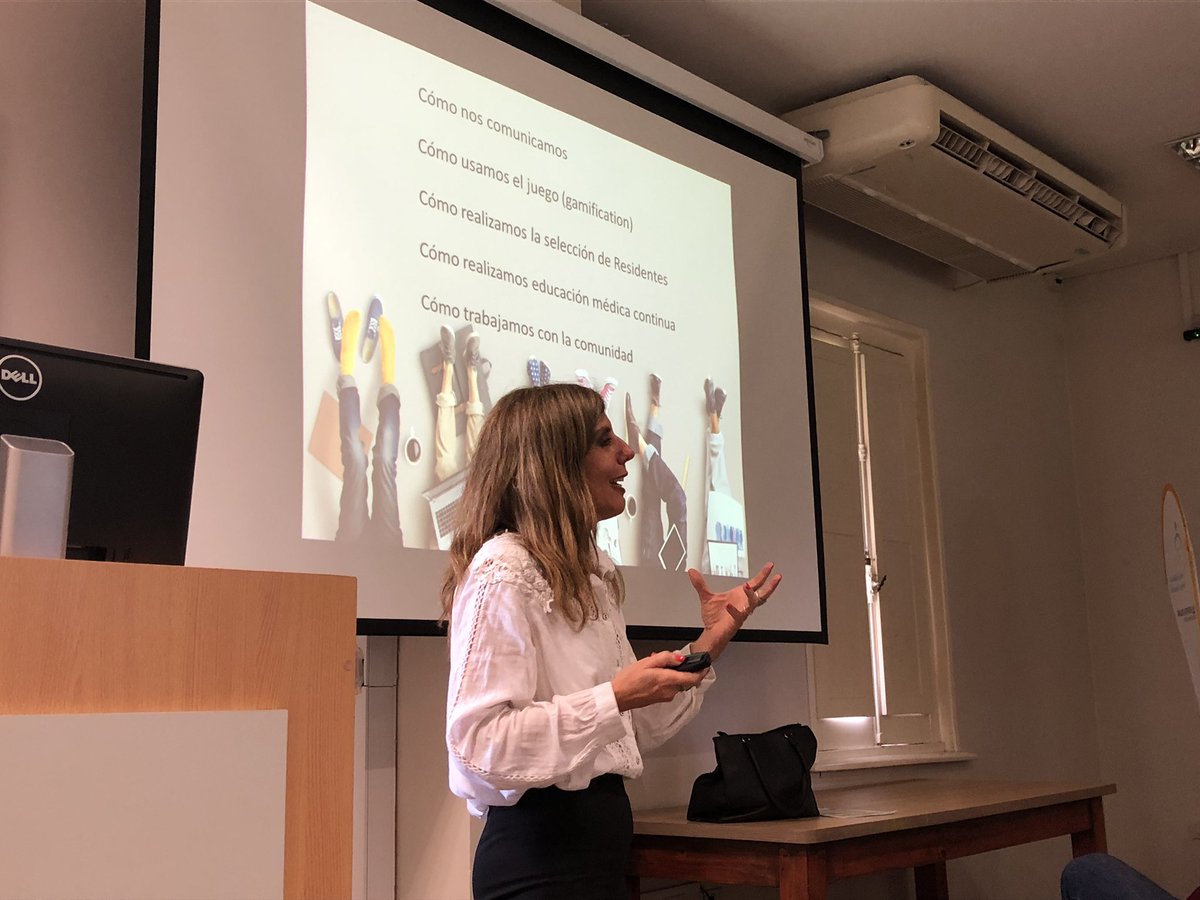 paula_riganti's tweet photo. @karinkopitow hablando de Inovación en Medicina Familiar en el Servicio de Medicina Familiar y Comunitaria del Hospital Italiano #jornadasacademicasmf @FundacionMF https://t.co/XHoOMEfPBP
