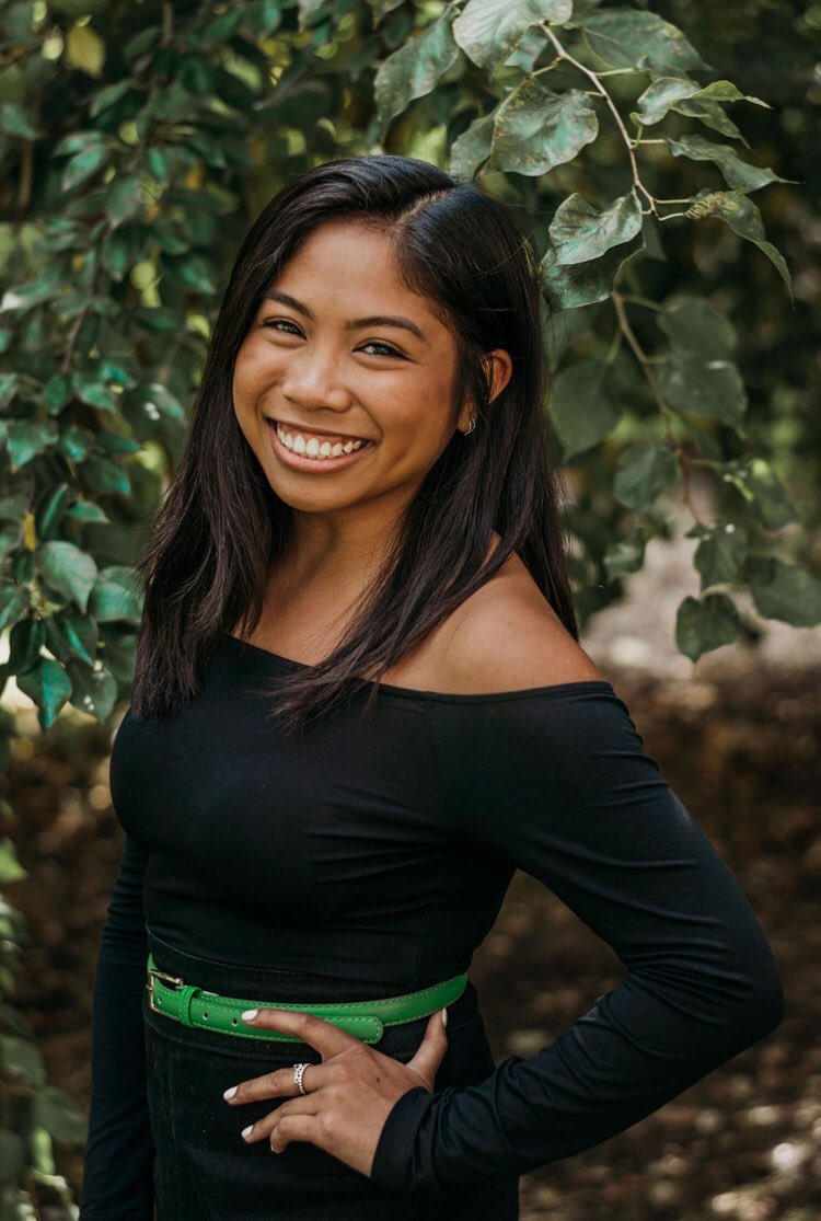 It’s that time of the year again...get excited for Meet the Clefs! Our 1st featured member is Ashley! Ashley has no sense of smell, used to be a diver, and is 4’10” and 3/4! Come meet Ashley and the other Clefs at our concert Nov 1 at 7:30 in the Bone Student Center Circus room!