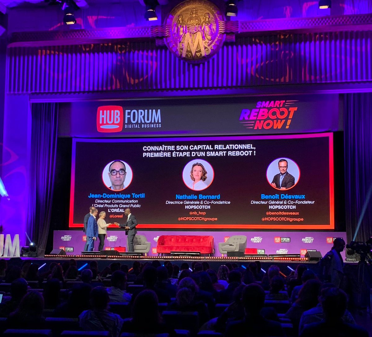 HopscotchPR_'s tweet photo. « Connaître son #CapitalRelationnel, première étape d'un smart reboot » avec @nb_hop, @benoitdesveaux et Jean-Dominique Tortil, ça commence maintenant ▶ #HubForum @hubforum #SmartRebootNow https://t.co/qjSpT88ppb