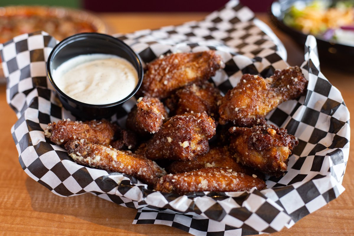 Mazzios's tweet photo. Iβm sorry, what were you saying π #WingRunWednesday https://t.co/3gTsMwxAwP