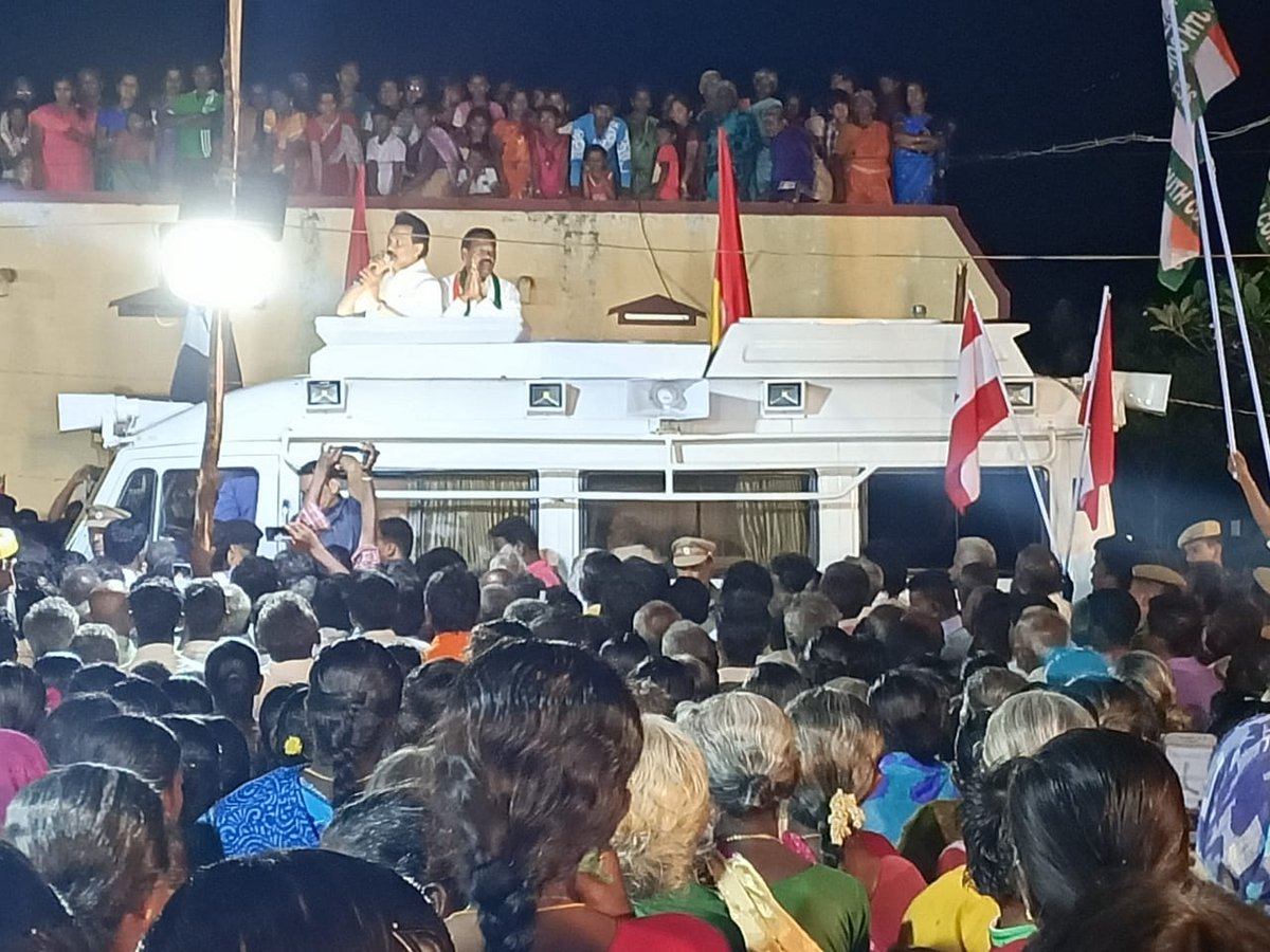 ruby_manoharan's tweet photo. #நாங்குநேரி சட்டமன்ற தொகுதி இடைத்தேர்தலில் போட்டியிடும் என்னை ஆதரித்து "கை" சின்னத்திற்கு @arivalayam தலைவர் @mkstalin அவர்கள் KTC Nagar பகுதியில் வாக்கு சேகரித்த போது. @INCTamilNadu
#Byelection2019 #byelection #TamilNadu #VoteforCongress #RubyforNanguneri https://t.co/cEx3857RDW