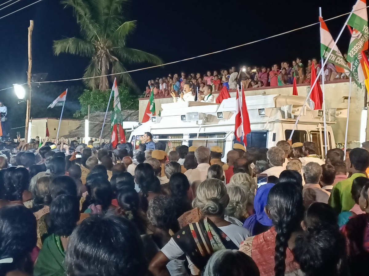 ruby_manoharan's tweet photo. #நாங்குநேரி சட்டமன்ற தொகுதி இடைத்தேர்தலில் போட்டியிடும் என்னை ஆதரித்து "கை" சின்னத்திற்கு @arivalayam தலைவர் @mkstalin அவர்கள் KTC Nagar பகுதியில் வாக்கு சேகரித்த போது. @INCTamilNadu
#Byelection2019 #byelection #TamilNadu #VoteforCongress #RubyforNanguneri https://t.co/cEx3857RDW