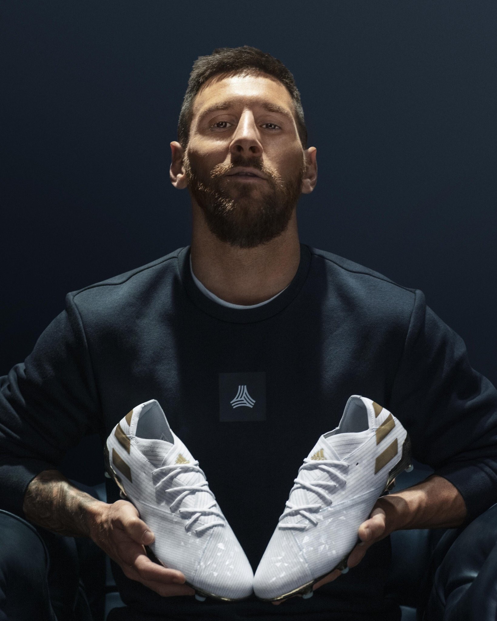 Ataque Futbolero on Twitter: botines Nemeziz que lanzó Adidas en homenaje a los 15 años del debut oficial de Messi en Barcelona. Justo el día que ganó su sexta Bota