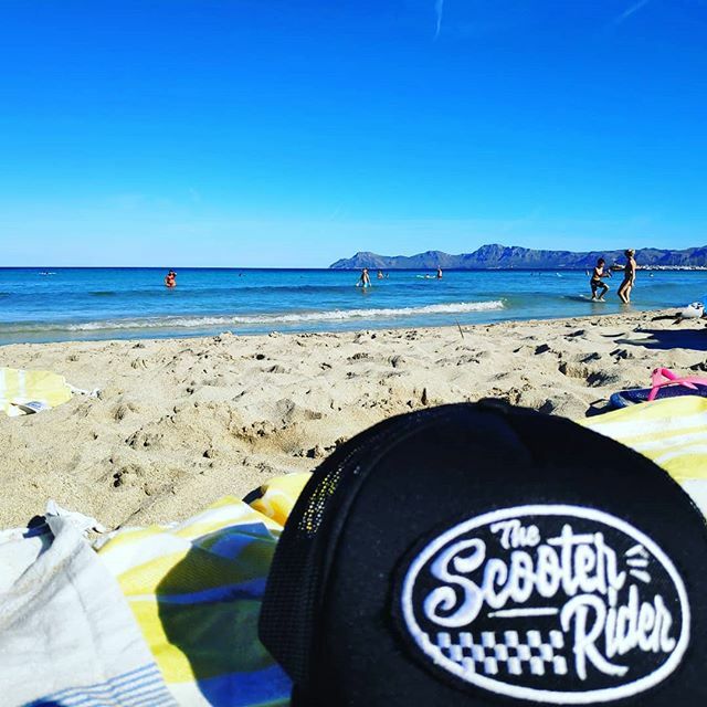 Vespa_WHV's tweet photo. Ein Tag am Meer.... ☀️🏖️👒🔆😎👙
.
.
.
#eintagammeer #canpicafort #wilhelmshaven #sonne #meer #urlaub #thescooterrider #vespawilhelmshaven #scooterrider #sangria #pinacolada #beach https://t.co/ghrZkop3PI https://t.co/wgByMtAkq0