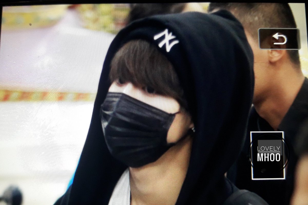 Lovely_MHOO's tweet photo. 191016 - Suvarnaphumi Airport

Bye bye... my boy see you soon. 😊 @Stray_Kids 

#HAN #StrayKids #AskStrayKids 
#SpotifyOnStageBKK2019 
#เจ้ากระรอก_ 🐿 https://t.co/4q8NHABauk
