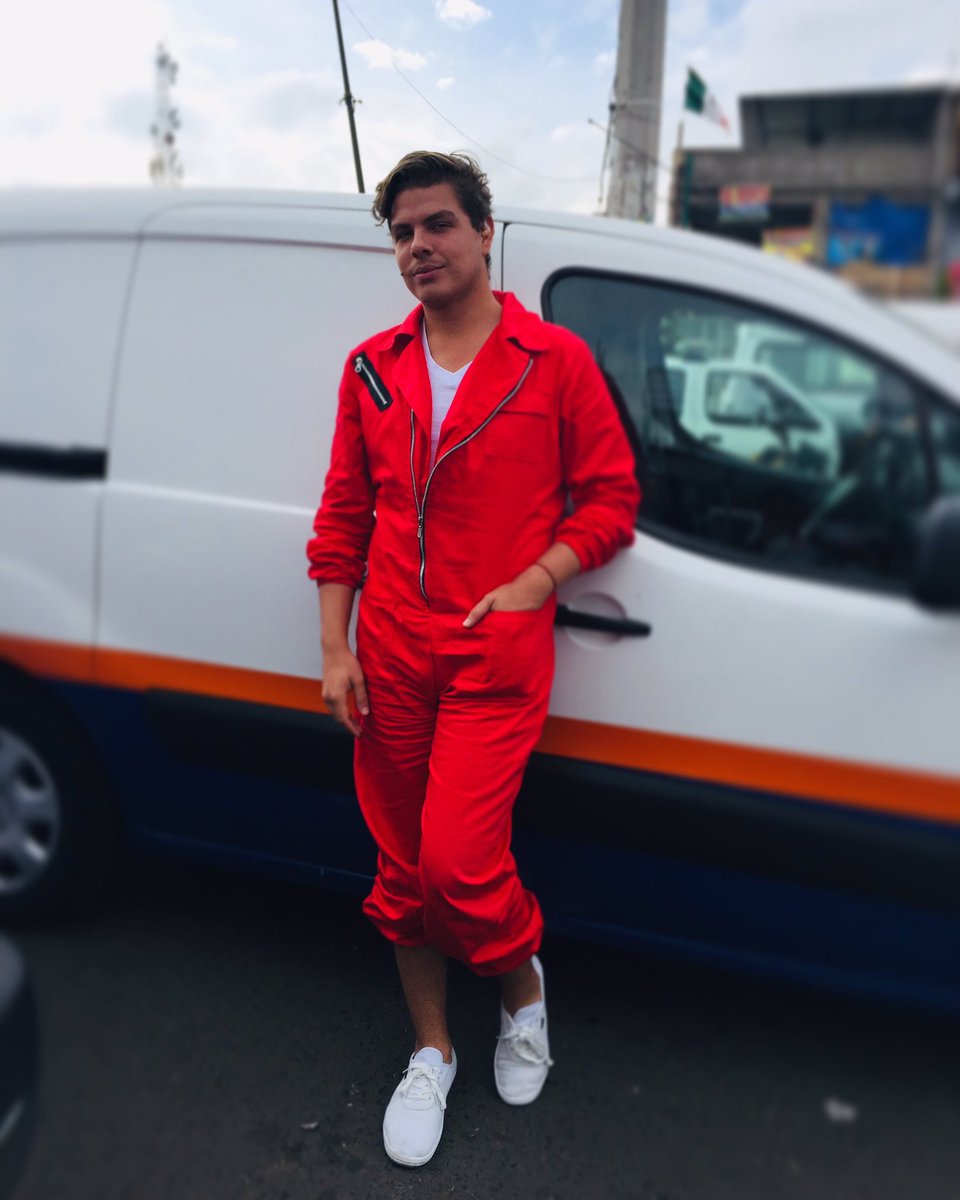 SebasResendiz's tweet image. ❤️❤️❤️❤️❤️❤️❤️ #redismycolor ✌🏻 #elcamioncitodehoy #FelizMiercoles @programa_hoy #lookoftheday 
.
.
.
.
#look : #plasticpoproma