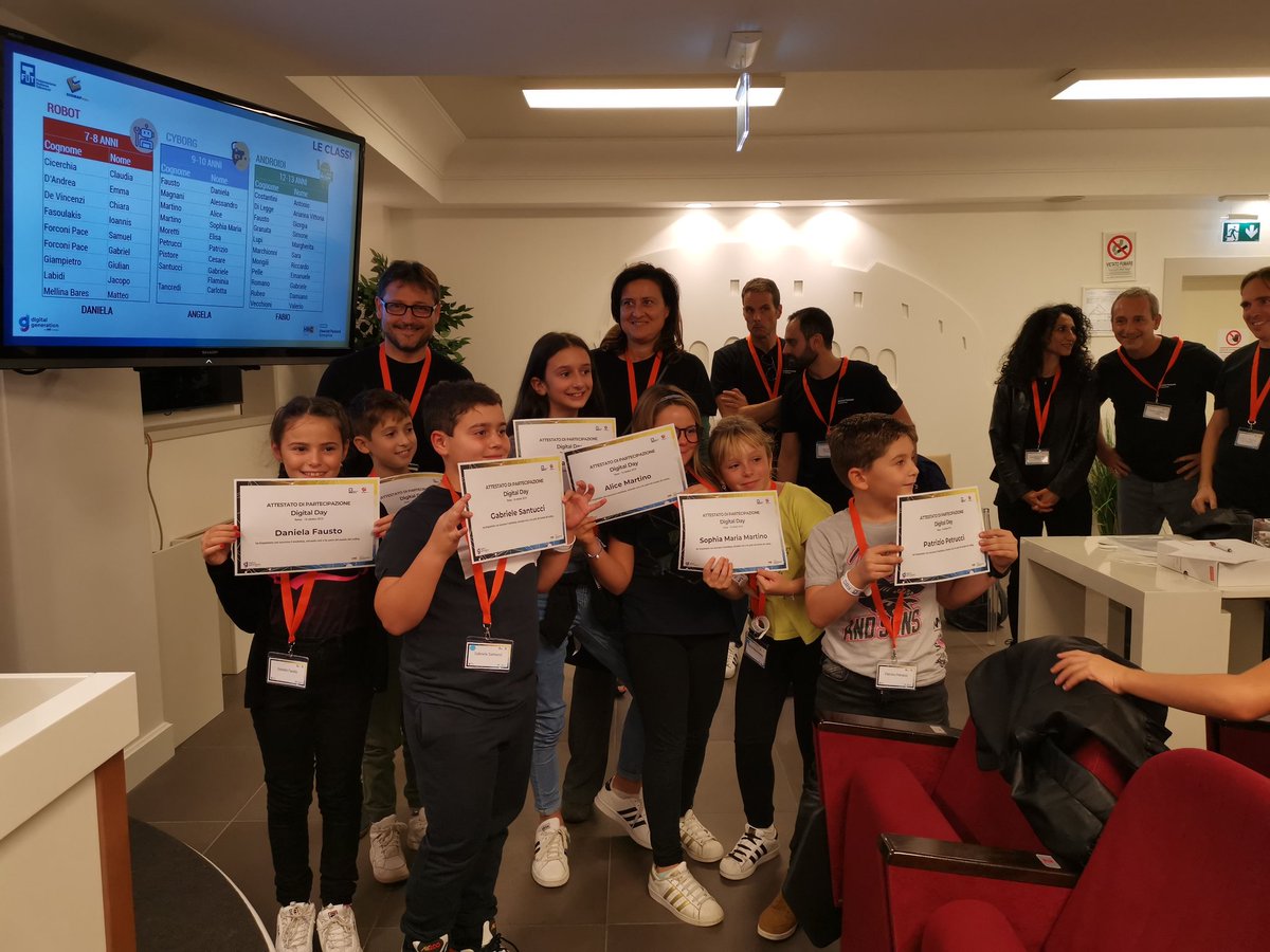 enrico_martines's tweet image. Premiazione finale al #DigitalDay con @HRC_DigitalGen @HRC_Community!
Con #coding e sicurezza in rete con #Safe2Web sosteniamo la cittadinanza #digitale e il futuro dei nostri ragazzi!