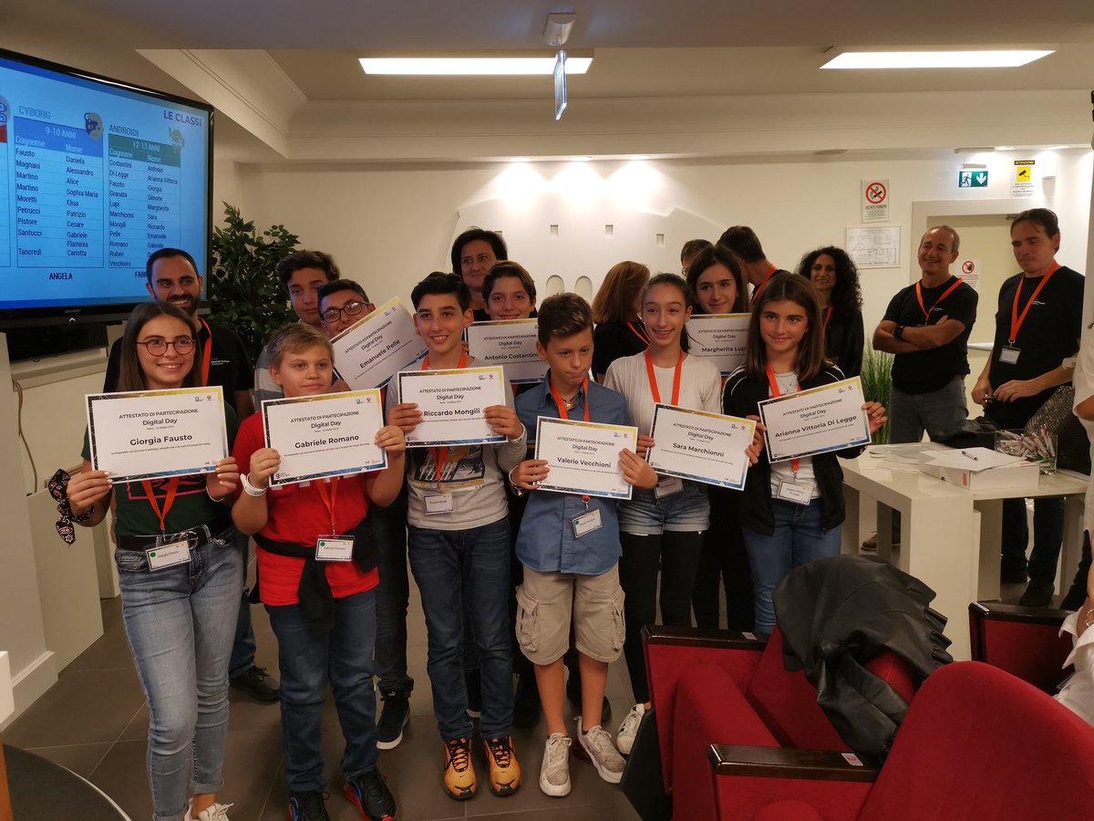 enrico_martines's tweet image. Premiazione finale al #DigitalDay con @HRC_DigitalGen @HRC_Community!
Con #coding e sicurezza in rete con #Safe2Web sosteniamo la cittadinanza #digitale e il futuro dei nostri ragazzi!