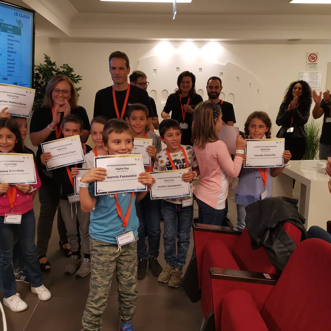 enrico_martines's tweet image. Premiazione finale al #DigitalDay con @HRC_DigitalGen @HRC_Community!
Con #coding e sicurezza in rete con #Safe2Web sosteniamo la cittadinanza #digitale e il futuro dei nostri ragazzi!