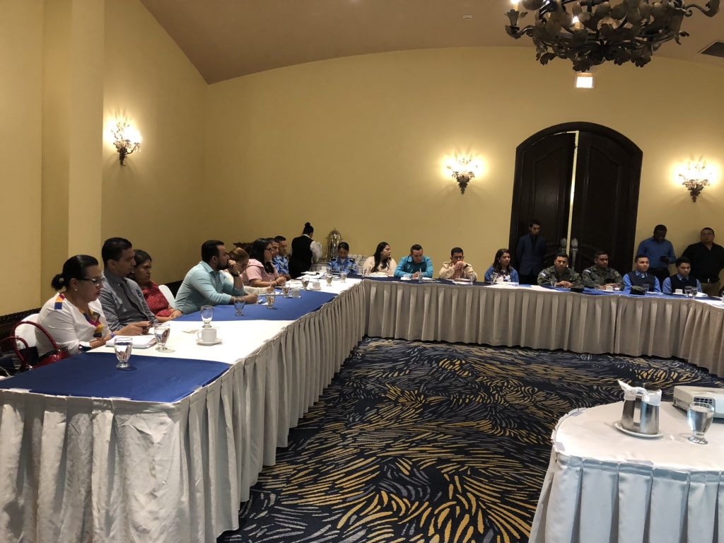 centroameriKAS's tweet photo. #KASHonduras junto a la @sedhHonduras a través de la #DEDHCP nos encontramos en el tercer día del Curso de Formación de Formadores(as) Institucionales en Derechos Humanos // @centroameriKAS https://t.co/HfBp9s60g9