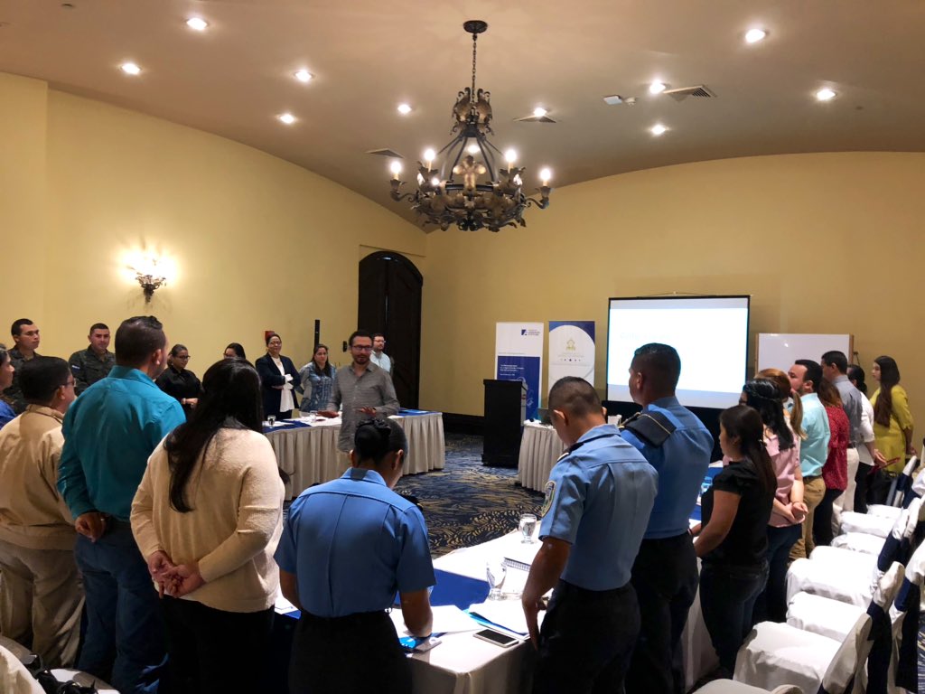 centroameriKAS's tweet photo. #KASHonduras junto a la @sedhHonduras a través de la #DEDHCP nos encontramos en el tercer día del Curso de Formación de Formadores(as) Institucionales en Derechos Humanos // @centroameriKAS https://t.co/HfBp9s60g9