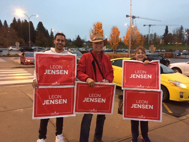 leoninlangley's tweet photo. We think the most important thing you can do when deciding who to vote for is to meet your local candidate. Here we are at the Carvolth Transit Exchange. Still undecided? DM me and we can talk about it. #elxn43 #itsourvote #lpc #voteleonjensen #langley #aldergrove #lpcbc https://t.co/QDxWvWASmJ
