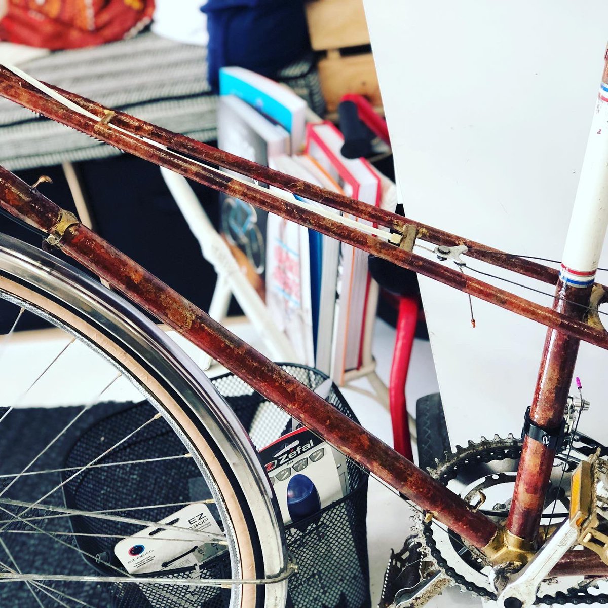 WheeloveBike's tweet photo. De rouille et d’or 💯🚲❗️
#velovintage #wheelovebike #velotaf #monbeauvelo #paris #paris11 #parisavelo #veloparis #velo #chicavelo #surmesure #bike #bicyclette https://t.co/RgdYfjHEk6