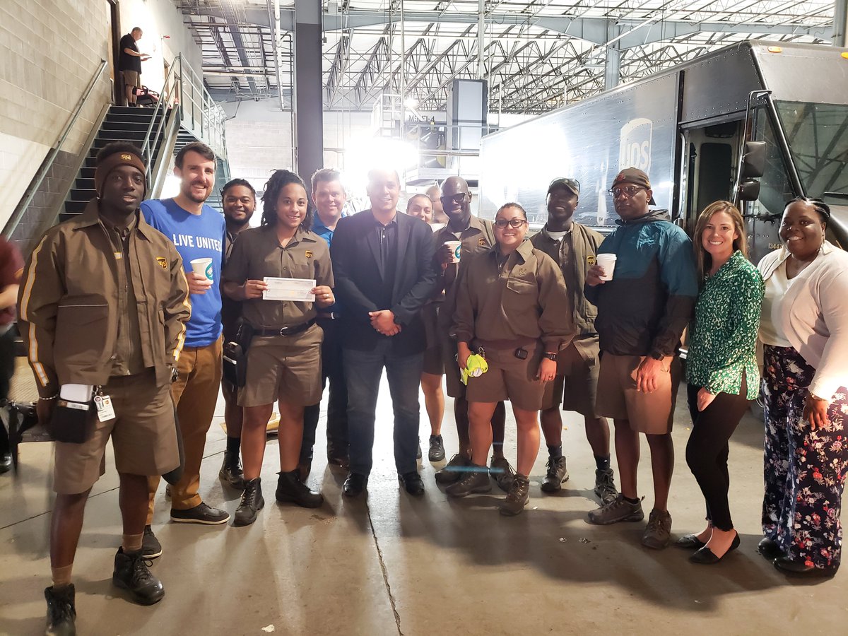 Capital_UPSers's tweet photo. This @UPS_Foundation sponsorship will help get more #austonian services through @UnitedWayATX .
Don't mind the halo ๐ผ๐พ over @AustinLBJCenter manager. #GVM2019 #20Mby2020 #purposefulliving #ruthlessgood https://t.co/0FPzpoVNKQ