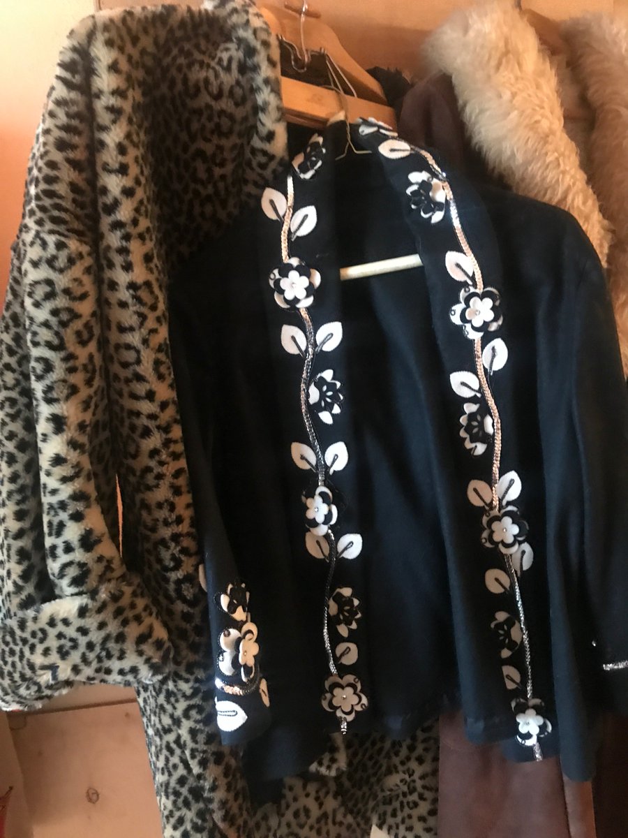 GaryGermer's tweet photo. Glamorous Vintage clothing your thing?   Come see our next sale this Friday, You will walk out styling!!  This is a small sale but filled with fun and quirky.  Come see me Friday  Numbers at 9, doors at 10 https://t.co/1ByIE1zbAD