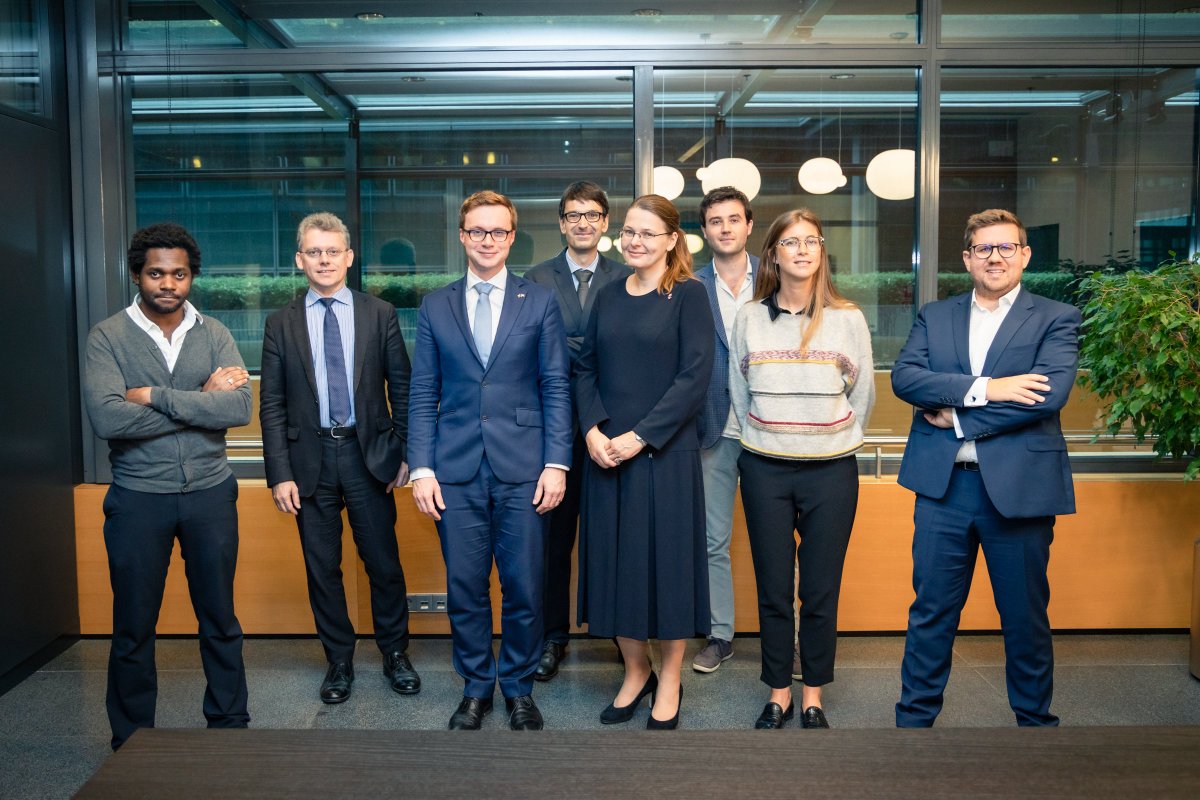 Discussion ouverte sur les nombreux défis économiques et sociaux auxquels nous sommes confrontés avec le vice-ministre aux affaires européennes de la République tchèque <a href="/AlesChmelar/">Aleš Chmelař</a> , avec l'appui de <a href="/ccluxembourg/">Chambre de Commerce du Luxembourg</a> et de l'Ambassade 🇨🇿.