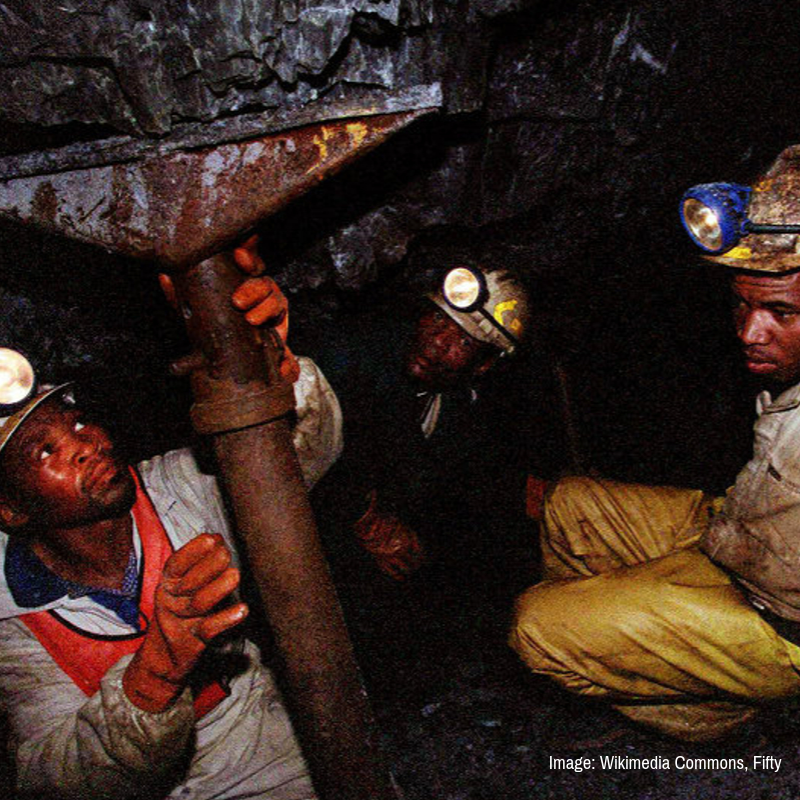 SAIIA_info's tweet photo. Alongside quantifiable data, #blockchain promoters should design protocols accessible to+inclusive of upstream actors, particularly artisanal+small-scale mining communities. More in our new report: https://t.co/shnODgX3sZ @goxitweet @IHEID @levinsources #AfricanMiningVision https://t.co/HVKHYkyBMZ