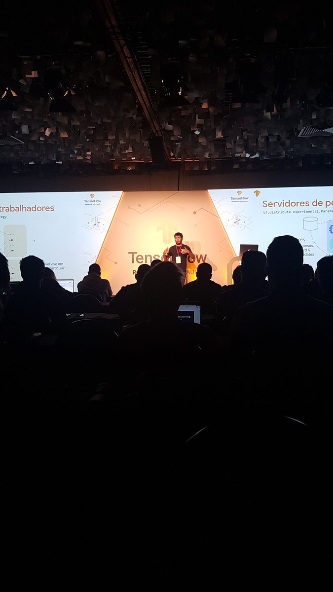 brenoyano's tweet image. Palestra de estratégias de distribuição, simplesmente animal #tensorflowroadshow