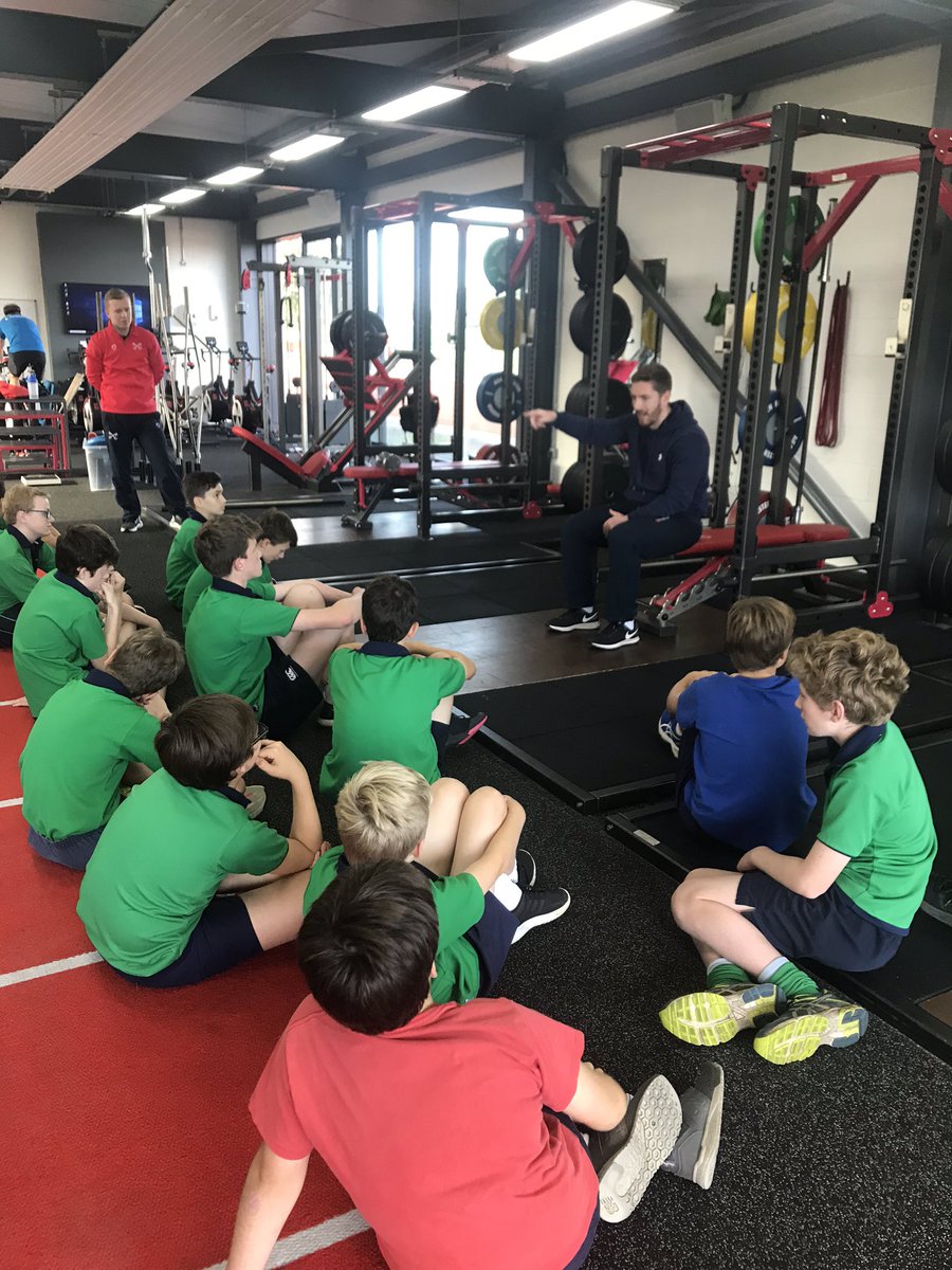 ThorngroveSport's tweet photo. Thanks to @RadleySports and Mr Beattie for a fantastic strength &amp; conditioning session. Our boys absolutely loved it #S&amp;C #trainforperformance 🏋🏻‍♂️ https://t.co/Fn6BMbhMTb