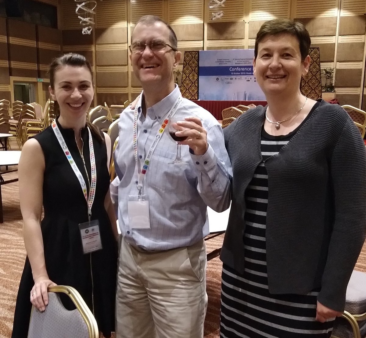 ColetteBoskovic's tweet photo. The aftermath of a successful conference dinner. #ACCC7 @mel_werrett @LMacreadie @andrewjtshore @DuttonChemistry https://t.co/67HGe32122