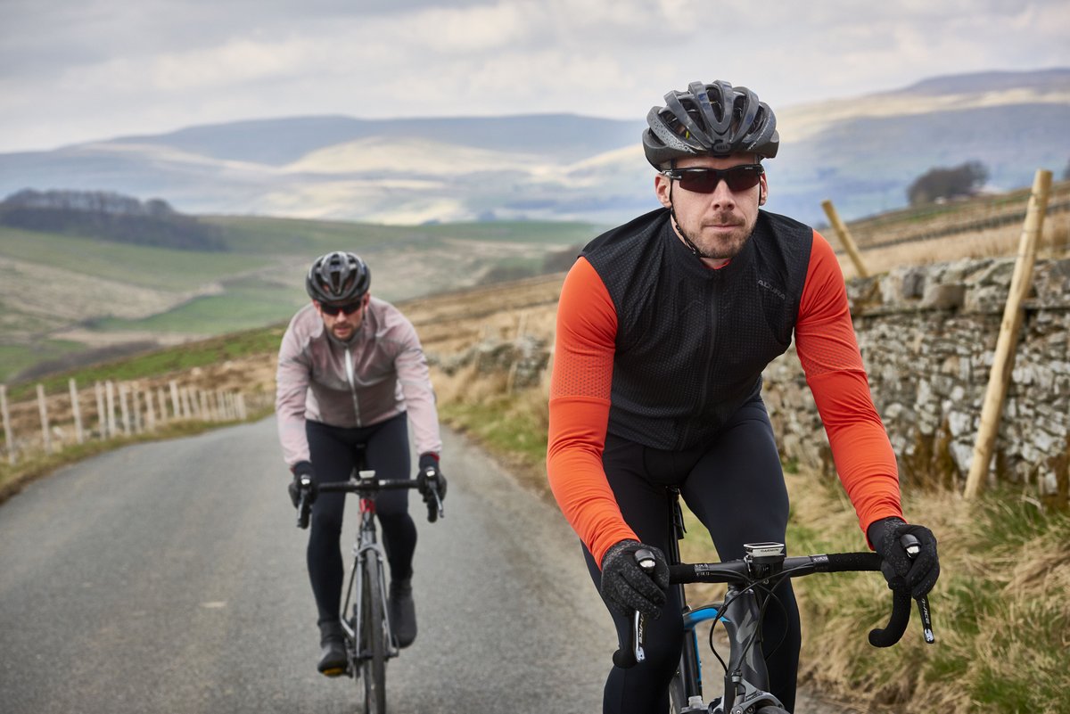 An autumn ride essential. Windproof, reflective and packable.

Shop Now: altura.co.uk/products/detai…

#LetsRidersRide #Alturacycling