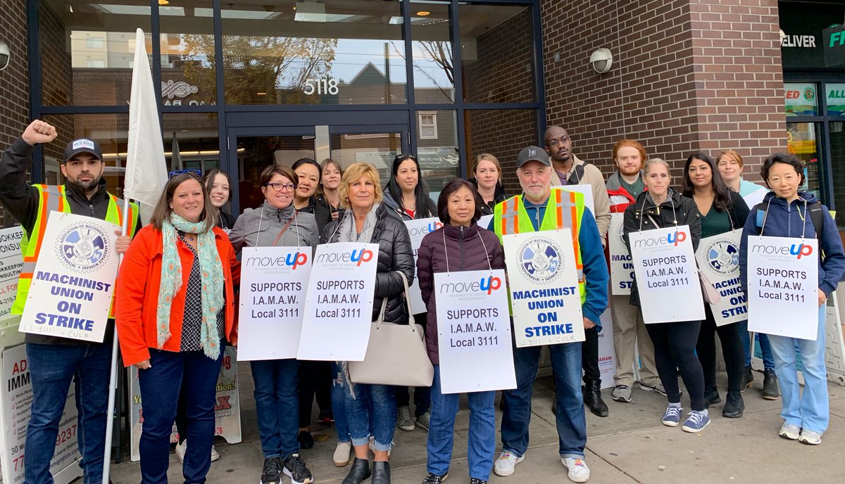IAMAW3111's tweet photo. Thanks to the countless allies &amp; supporters who have been joining our picket lines across the country to support @CanadianLabour staff (members of @IAMAW3111) who in Day Two of a FULL STRIKE against Canadian Labour Congress Management.

#1u #canlab #CLCstrike #BCpoli #ONpoli #p2 https://t.co/CNMwwvu669