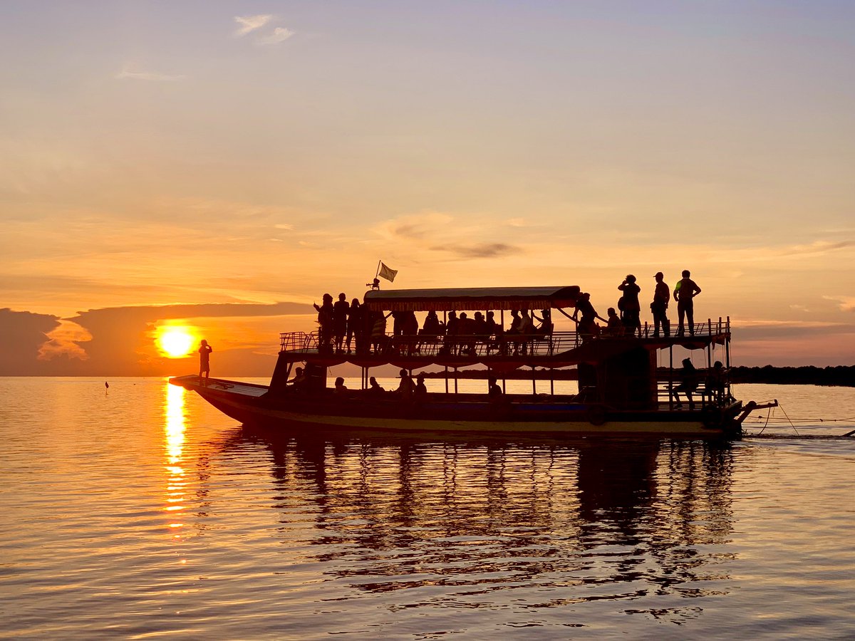 MomTrafalgar's tweet photo. Optional experience on Tonle Sap lake #simplytrafalgar #Cambodia https://t.co/SWsdpaXDXa