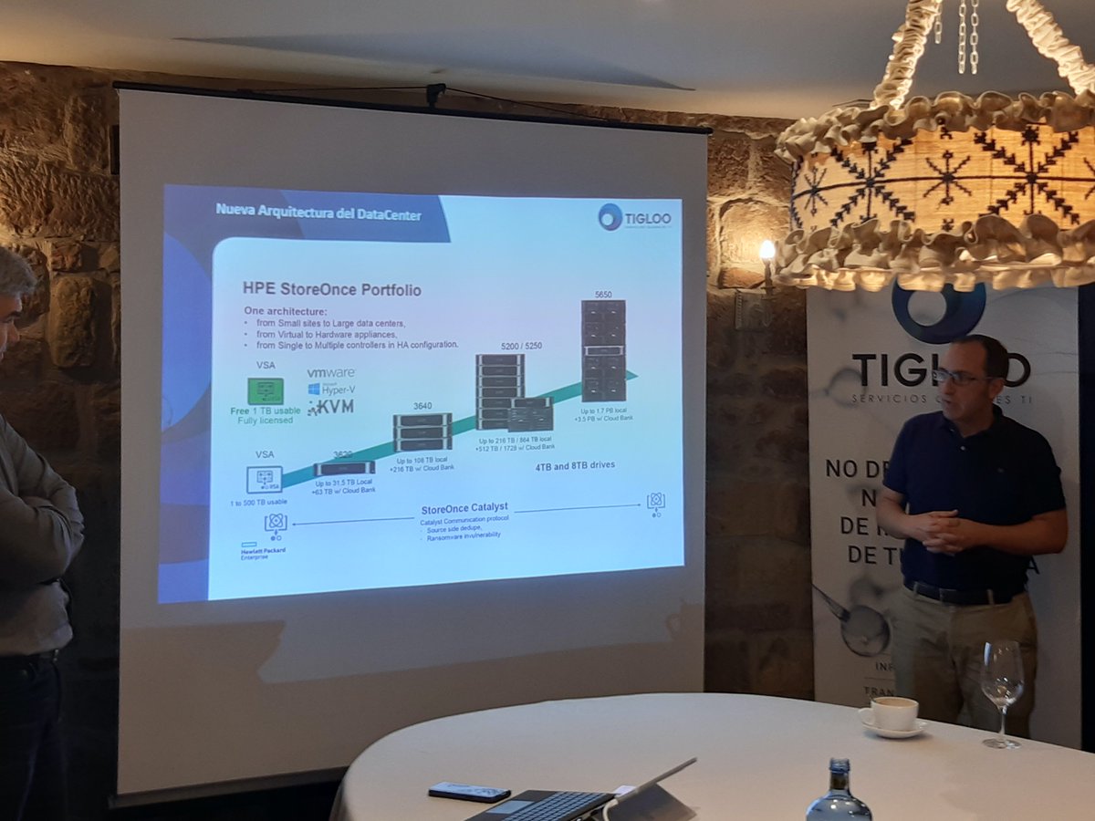 Tigloo_IT's tweet photo. @BoroaJatetxea @cajona @HPE_SimpliVity @Tigloo_IT ha presentado el futuro del datacenter con la tecnología del presente. https://t.co/GvUtZk7gTj