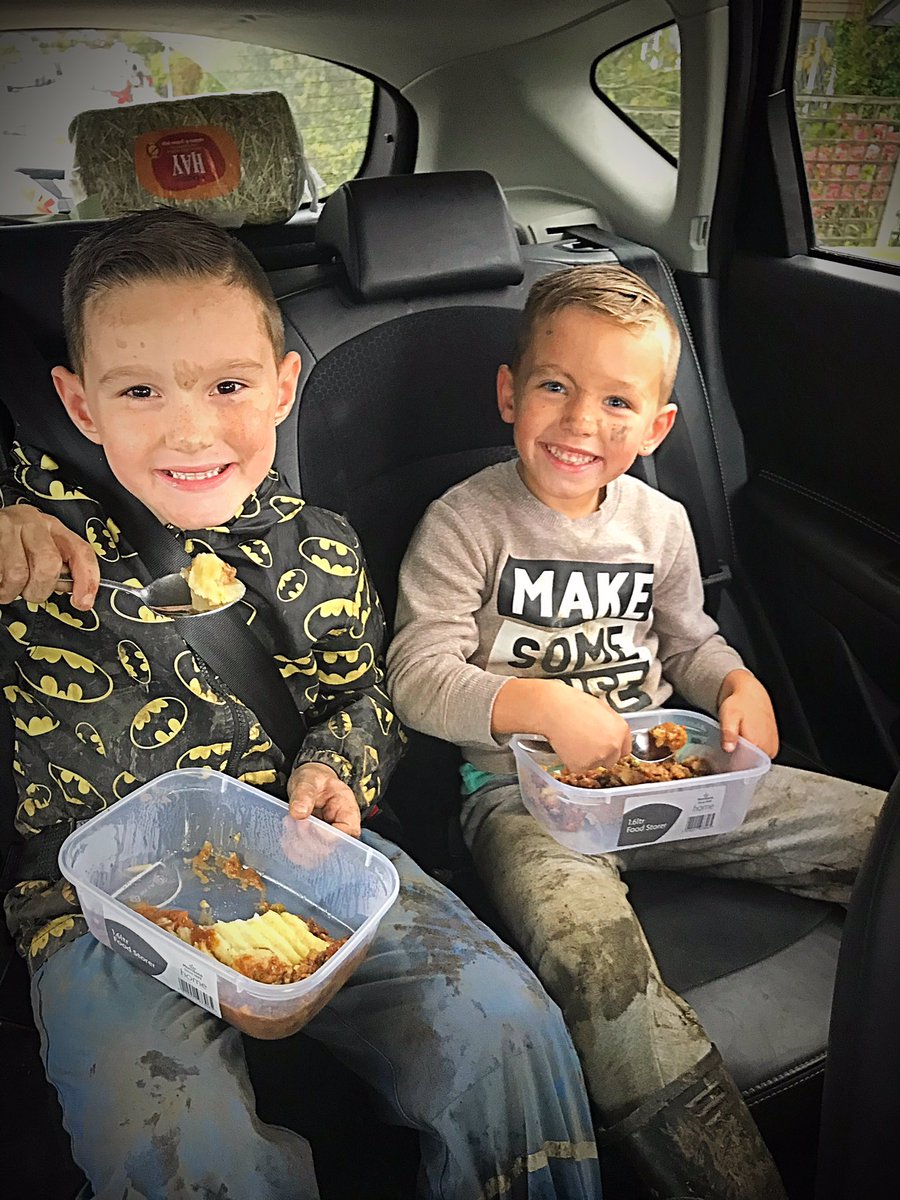ch3zza2011's tweet photo. Mud Monsters after being in Forest School all @StLensForest  fault 😂🙈 😂 Enjoying some cottage pie in the car whilst we pick daddy up from work #nocareintheworld #bestschool #forestschool #lucky #chuffed @StLensHead @Robbo26289 https://t.co/DGm7hMcXII