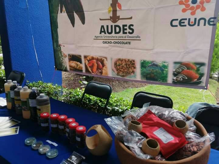 MIPyME_UNACH's tweet photo. La Universidad Autónoma de Chiapas #UNACH fue invitada para realizar la ExpoCiencias Chiapas 2019, donde el Centro Universidad Empresa #CEUNE formó parte de los 57 proyectos congregados con la participación de la Agencia Universitaria para el Desarrollo #AUDES Cacao - Chocolate. https://t.co/UBesamrqJ3