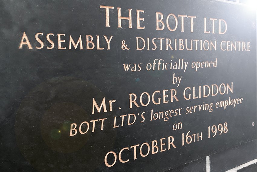 Bott_Ltd's tweet photo. 🎉We're celebrating! It's been 21 years since we moved into our current #manufacturing site in Bude.   

We're proud to have experienced growth &amp; expansion during this time - watch our film to learn more! >>> https://t.co/OrOdudlcUW

#UKmfg #WayBackWednesday #worksmartbott https://t.co/2XciR3dawd