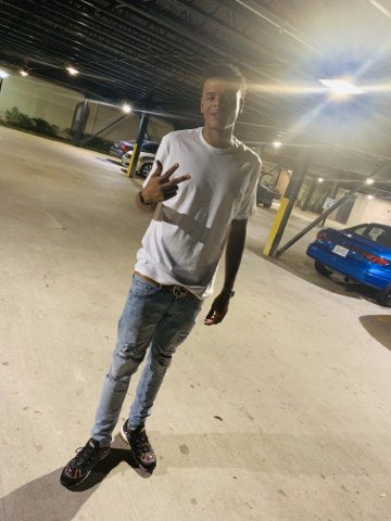 LilTHoward75's tweet photo. I wonder🤨If Ian never start drugging hard would I be fat af😂🤣🤭 #Trailforeva💙💪🏾 https://t.co/UNeucnbNTk