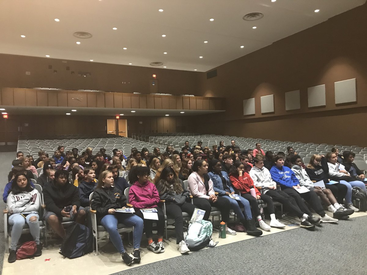 mountknightlife's tweet image. Thank you to the 9th graders from James I. O'Neill HS for visiting the Mount this morning and learning more about the College Search process! @HFFMCSD @JIOprincipal #KnightNation #RaiderPride #MSMCny #LovinTheKnightLife