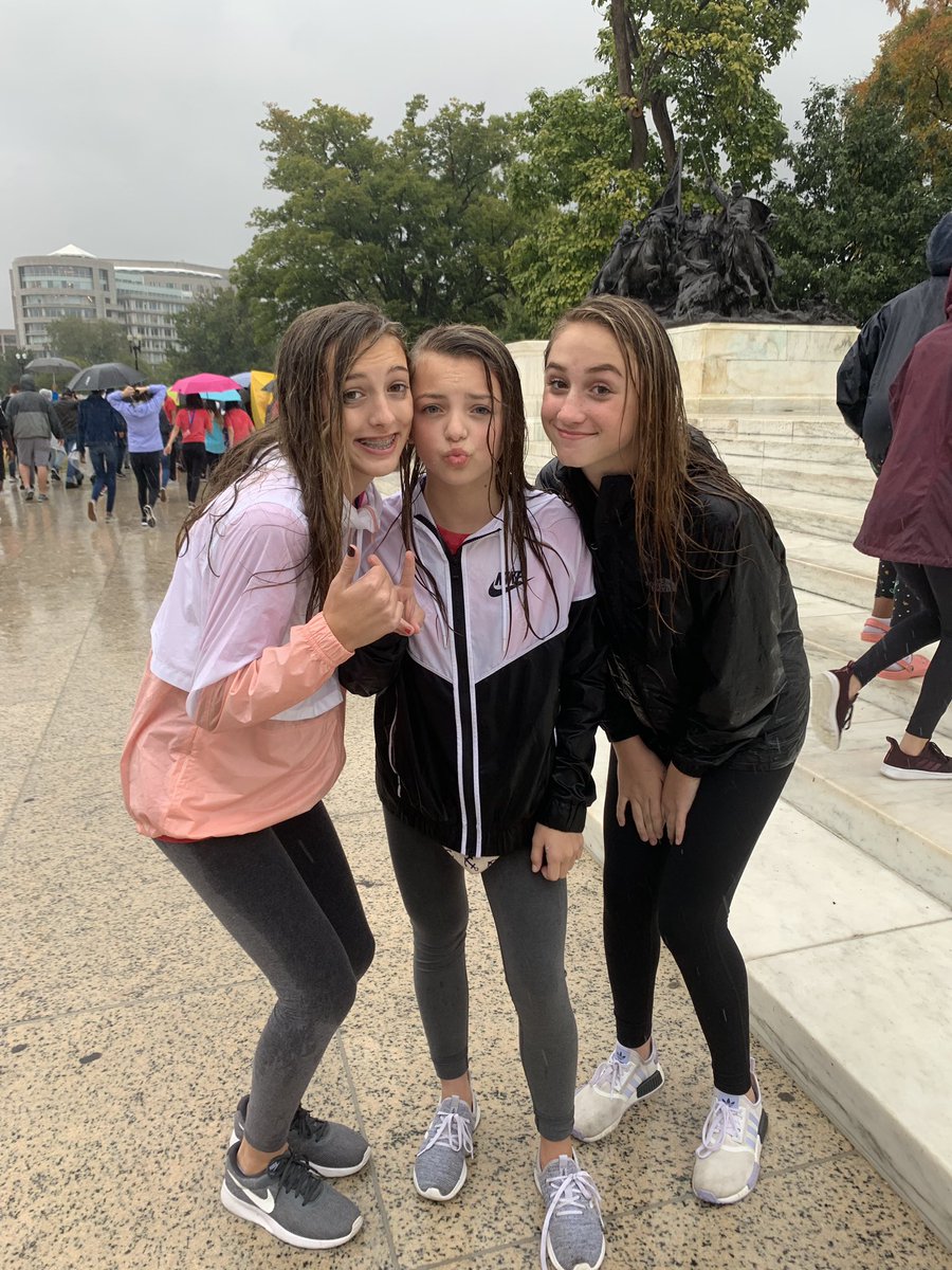 tamikern5's tweet photo. First time ever rain for the school pic😩 Rain, rain, go away💦☔️🌨#bus5 #hyattsDC2019 @OHMSeagles https://t.co/8MS01vQjF8