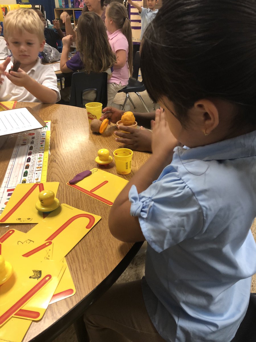 LuhrPrincipal's tweet photo. Nothing can make your heart smile like spending time in Kindergarten during centers❤️#loveluhr @LuhrLions https://t.co/DCgIzpefVn