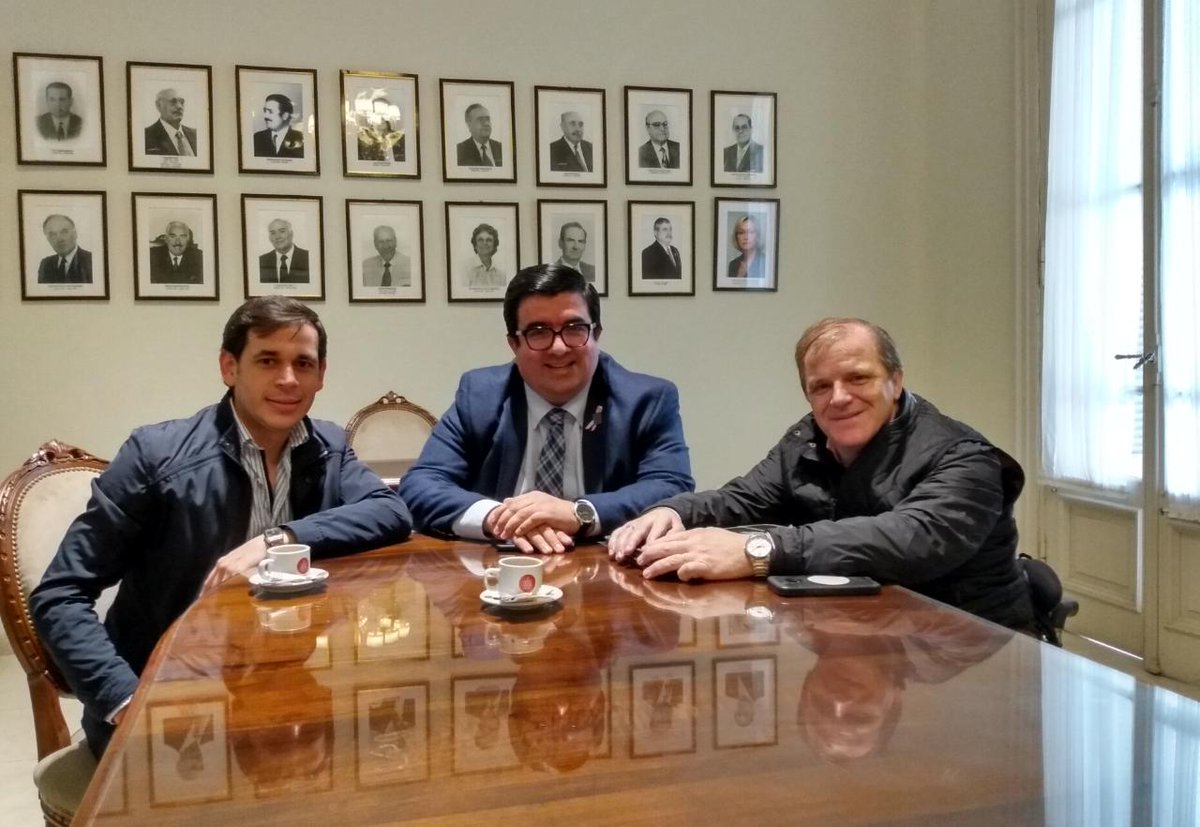 La Facultad de Derecho sigue comprometida con la inclusión laboral de las personas con discapacidad🙌
Enterate sobre la reunión del Decano y representantes del Ministerio de Trabajo de Nación, para la implementación de programas y proyectos conjuntos👉bit.ly/2nDBQBo