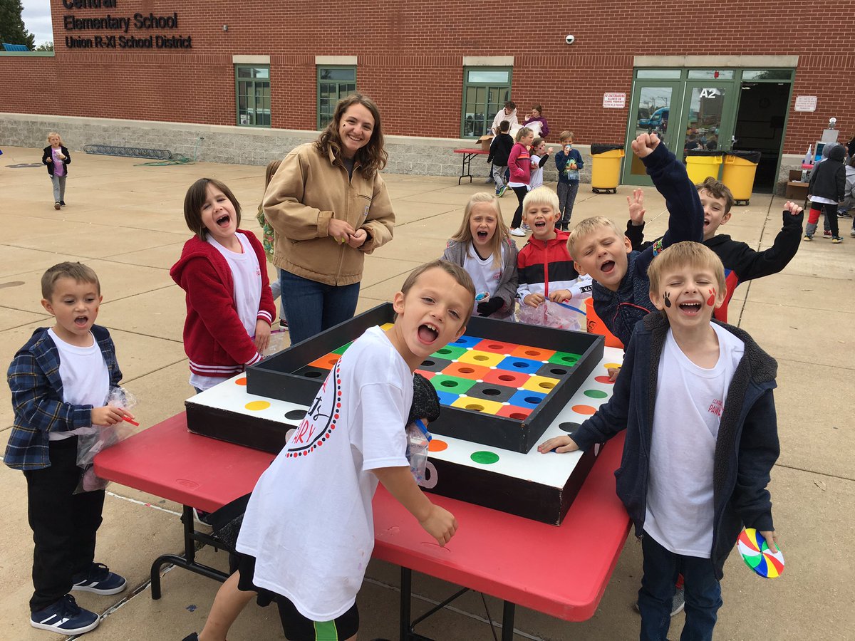 CoachGoddard8's tweet photo. Centrals PawFest, 1 of my favorite days of the year. 

$24,000 raised ✅
Community involvement ✅
HS Stuco Volunteers ✅
100% student participation ✅
Students making memories ✅ https://t.co/2G8xDAWz7I
