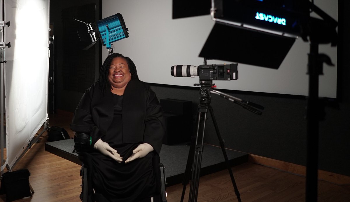 URUTheRightToBe's tweet image. Our CEO and founder Crystal R. Emery in her natural habitat! Crystal is a filmmaker, educator, great chef, published writer, wife, parent, sister, daughter, and all around bad a$$! @100Kin10 @aaas @TheAcademy
#urutherighttobe #changingthefaceofstem #changingstem #bewhatyoucantsee