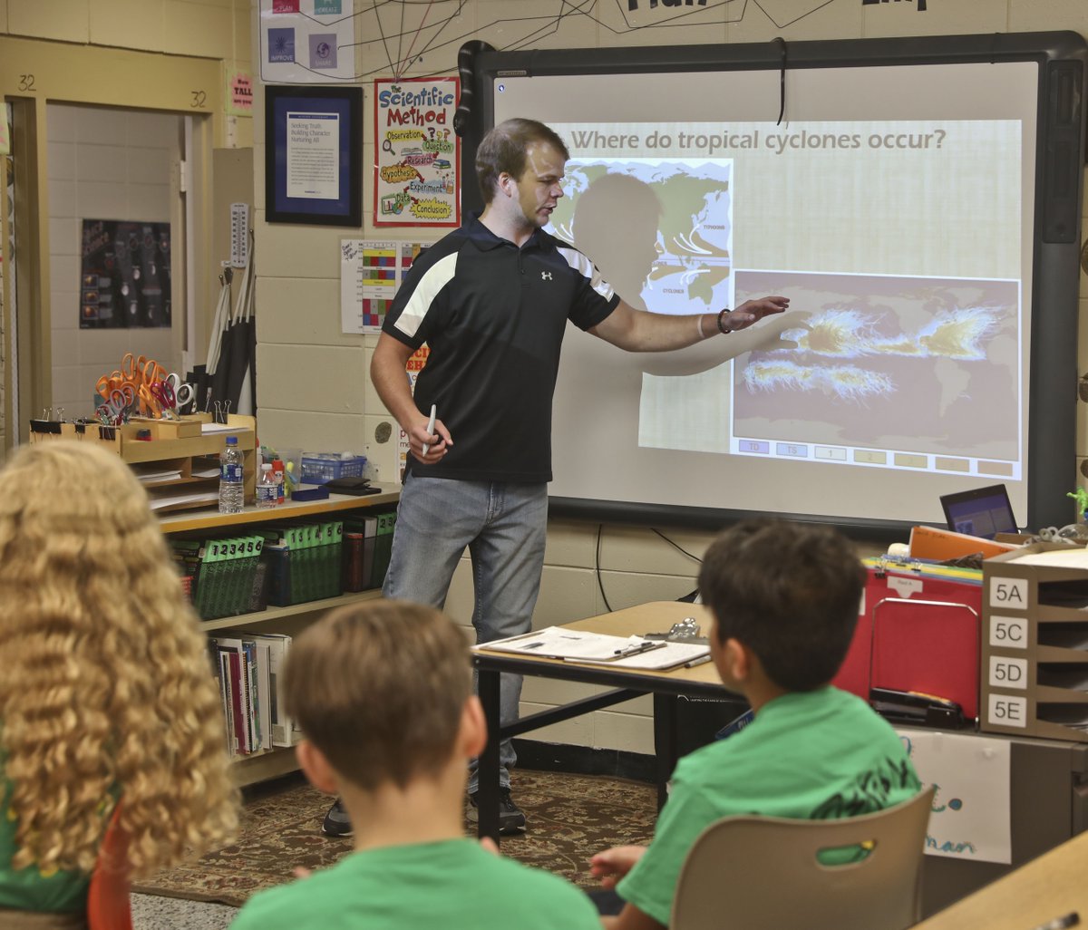 randolphschool's tweet photo. We love giving our students new &amp; extraordinary ways to learn. That happened when the @WKUweather team brought its meteorology students &amp; mobile weather lab to the Middle School. The first trip of this kind ever! Students learned about forecasting, severe weather &amp; storm chasing. https://t.co/QVTkvPb0CW