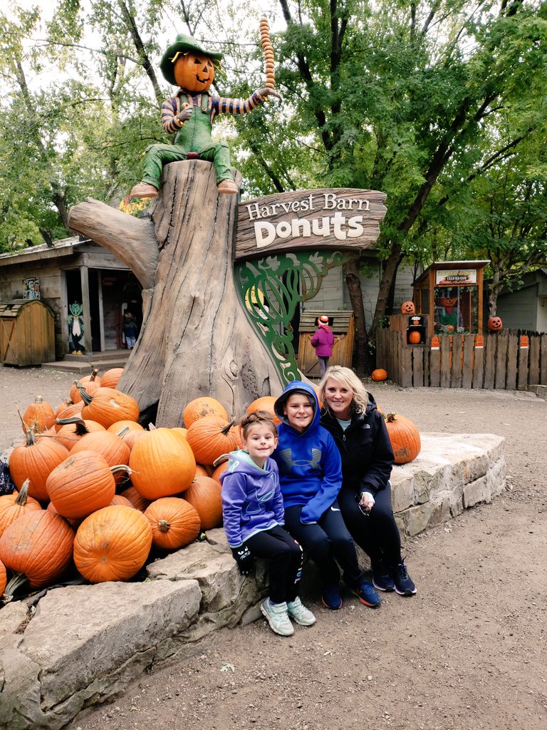 RealtrTiffany's tweet photo. #valas #fallbreak #appledonuts https://t.co/T80Zv9w5xg