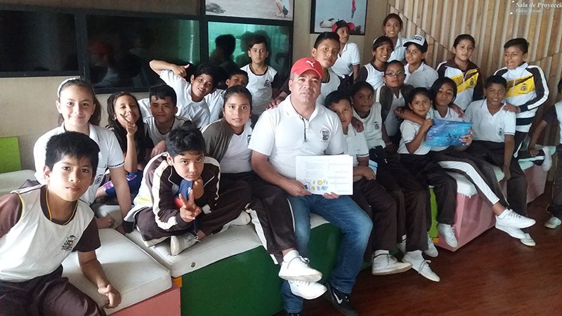 #HéroesDeEficienciaEnergética
Hoy en la Planta Fotovoltaica de Puerto Ayora recibimos la visita de 6º Año A, de la UEFM San Francisco, quienes refuerzan sus actividades cognitivas con las salidas de campo. En el CIER continuaron con actividades lúdicas sobre eficiencia energética