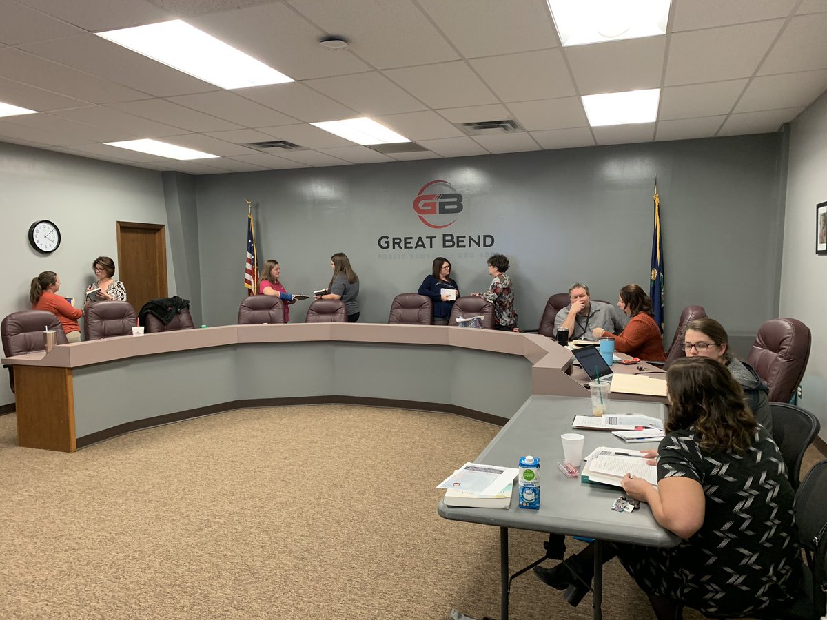 tricia_reiser's tweet photo. It’s been a pleasure teaching this fine group of new USD 428 teachers. Here they are sharing with others about a professional book of their choice. #greatconversation #professionalpractice #Instructionalmodel #428proud https://t.co/tbUNtp7j9D
