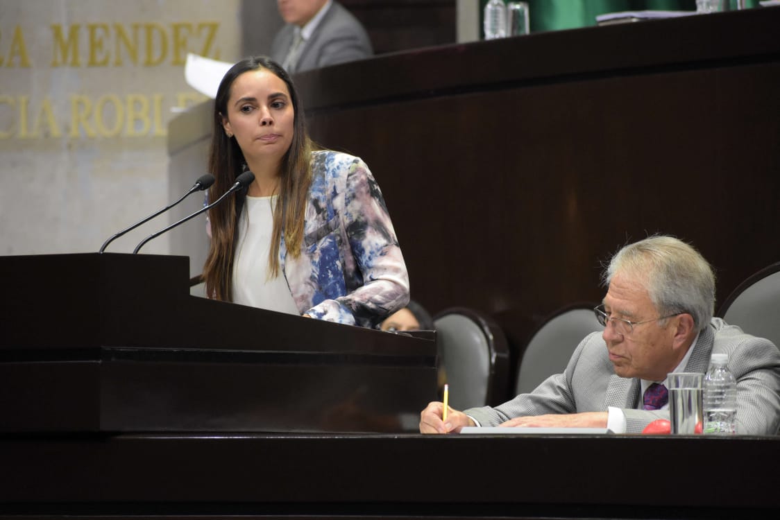 SSalud_mx's tweet image. En el marco de la Comparecencia del Secretario de Salud, se informó que se obtuvo un ahorro mil 32 millones de pesos en la compra de medicamentos y mil 700 mdp en la de antirretrovirales, con un ahorro total en 2019 de 2 mil 732 mdp.