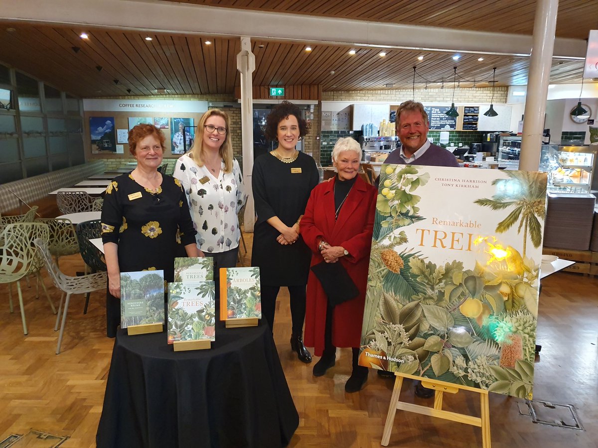GriffinGlasshse's tweet photo. RT @KewEditor: Huge thanks to #KewPublishing and @thamesandhudson, my fab co-author Tony and a certain Dame #JudiDench for a wonderful book launch for #RemarkableTrees. An amazing evening! ๐คฉ https://t.co/0aZQTZfI7J