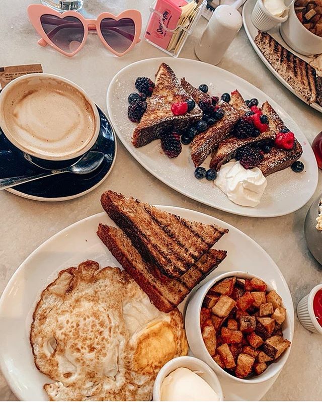 If you can’t wait til the weekend for brunch, now you can get your brunch favs at White Maple any day of the week! Open for breakfast at 8am every day #briochefrenchtoast 📷: @rosaalexc ift.tt/2pp2CxO