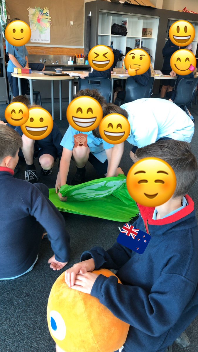 Miss_Shallcrass's tweet image. How many people does it take to fold a @Flipgrid Voicepod? Only about a dozen and 10 instructional videos #ClassChallenge #flipgridvoicepod #FlipgridFever