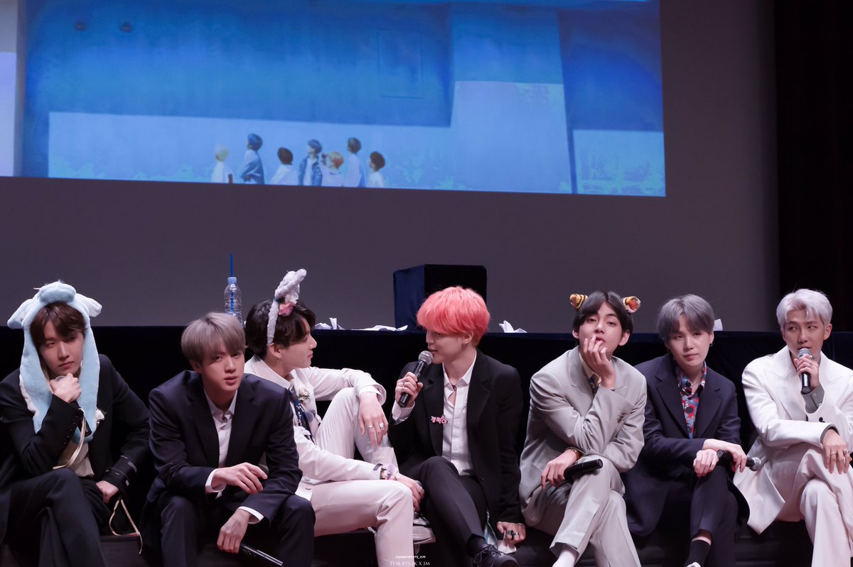 190425 신촌 엠투유 팬싸 
 
당신만 봐요🐰👀🐥
Eyes on you❤️☺️

#정국 #지민 #방탄소년단 #BTS
#JUNGKOOK #JIMIN 
#Kookmin #Jikook #국민 
<a href="/BTS_twt/">방탄소년단</a>