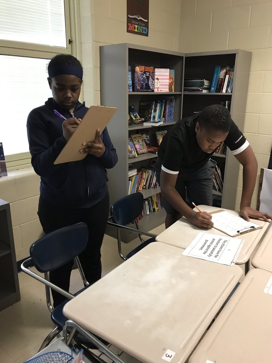 CathleenLacey's tweet photo. Analyzing characteristics of limited and unlimited governments in room 310 this morning. #VerticalLearning #Walkabout #WeWriteEveryday https://t.co/ATzPD5PfHR